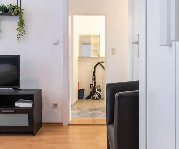 Maple Avenue Apartment