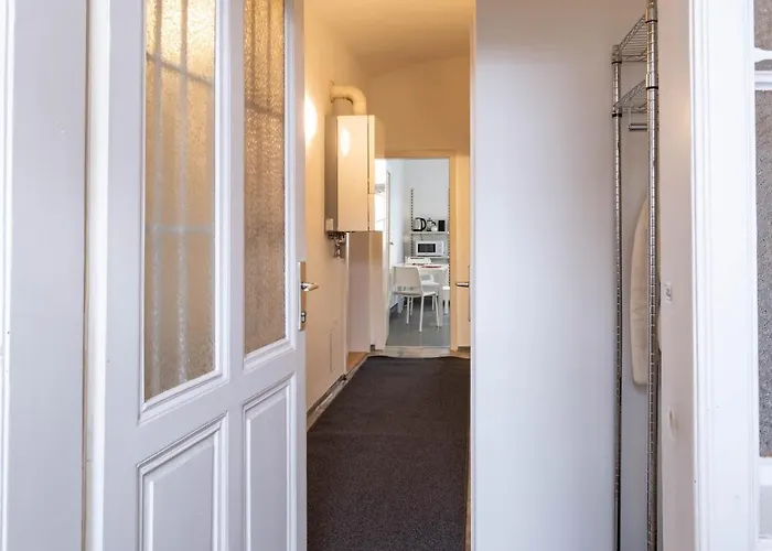 Apartment Maple Avenue *