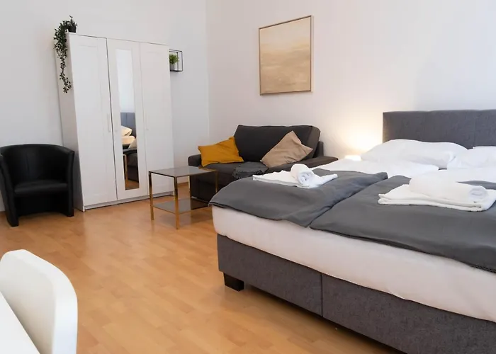 Maple Avenue Apartment *