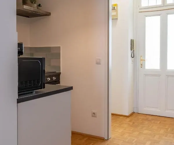 Maple Avenue Apartment